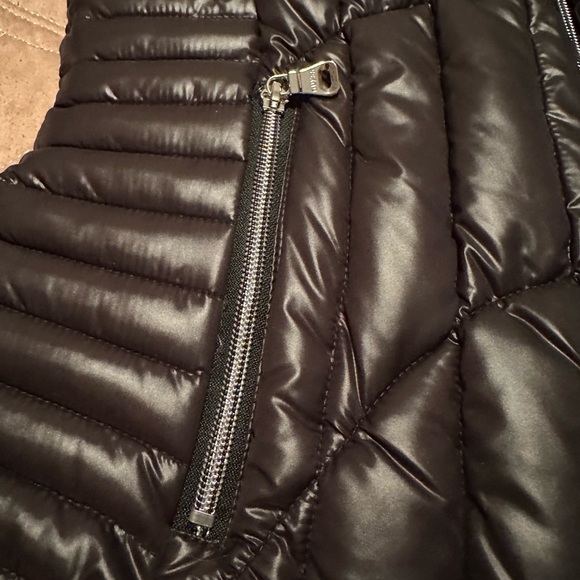 NWOT Women’s Black Puffer Jacket - Medium - Picture 9 of 11